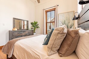 3 bedrooms, desk, iron/ironing board, free WiFi - The Weekender & Mistico Beach Club + Boat Shuttle (San Pedro)