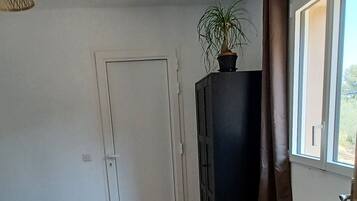 1 chambre, bureau, fer et planche Ă  repasser, Wi-Fi gratuit