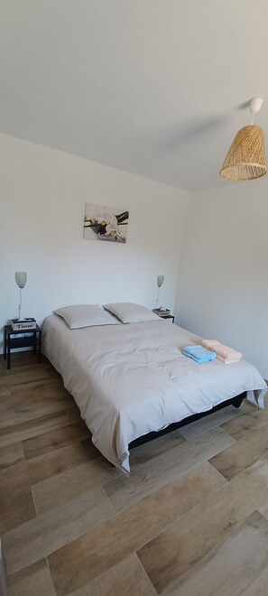 1 Schlafzimmer, Schreibtisch, Bügeleisen/Bügelbrett, kostenloses WLAN