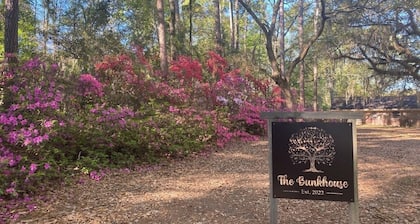 The Bunkhouse at St Julien - Vintage Waterfront Lake House