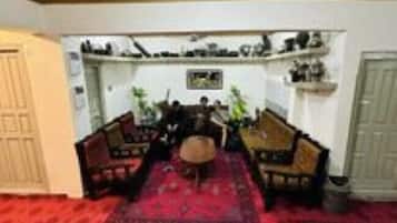Coin salon dans le hall