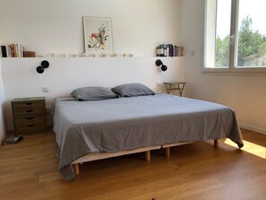 4 bedrooms, iron/ironing board, travel crib, free WiFi