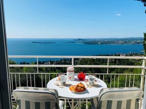 Outdoor dining - Villa with the most panoramic lake view and private pool (Lombardia)