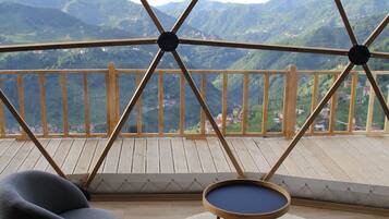 Vista frontal de la propiedad