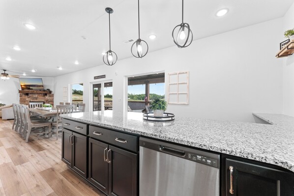 Interior - Breathtaking Scenery and Plenty of Room to Enjoy Time with the Whole Family! (Branson)