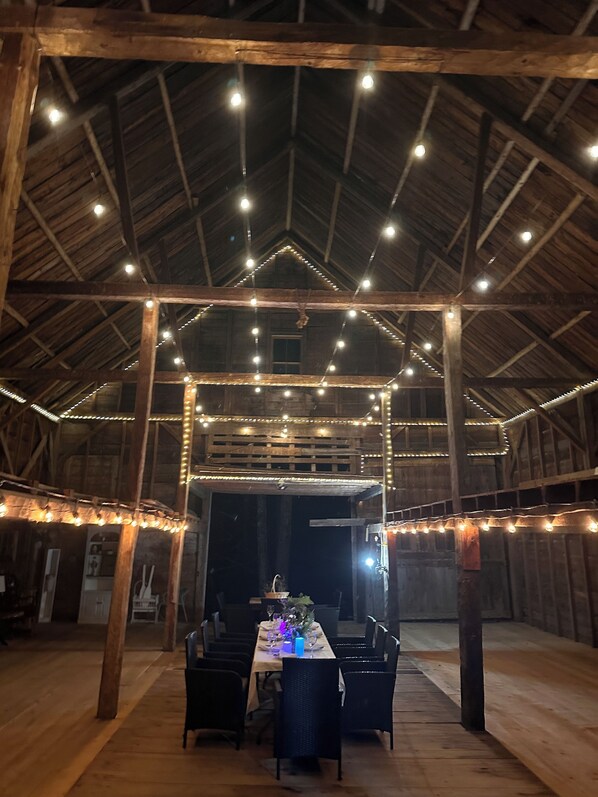 Dining - ANY BIG PARTY!!!! (Standish)