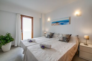 2 slaapkamers, een strijkplank/strijkijzer, gratis wifi, beddengoed