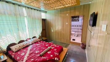 Deluxe Double Room | Kalis bunyi, seterika/papan seterika, Wi-fi percuma