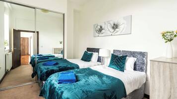 2 bedrooms, iron/ironing board, WiFi, bed sheets