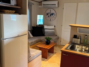 Living area - Mobil Home 4/6 Clim Terrasse Barbecue Piscines Toboggan Animations (Le Muy)