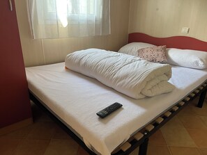 3 bedrooms, bed sheets