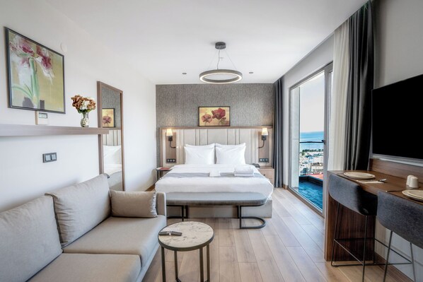 Escritorio, wifi gratis y ropa de cama 