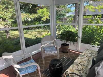 EAA Home Rental. Walking Distance to UWO Shuttle.