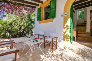 Outdoor dining - CHATEAU MAHE (Alcúdia)