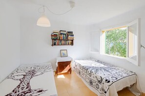 2 dormitorios, tabla de planchar con plancha, wifi gratis y ropa de cama