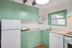 Réfrigérateur, micro-ondes, four, cafetière/bouilloire