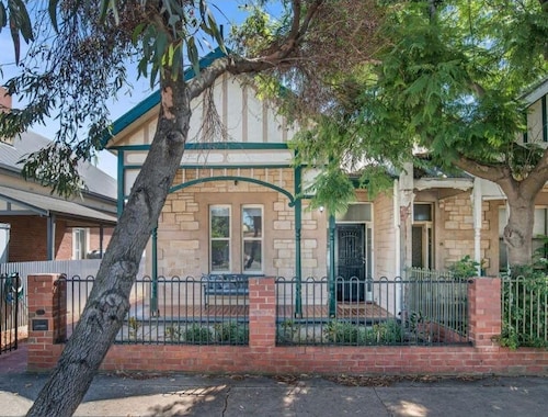 Charming! 3 Bed Garden by Beach