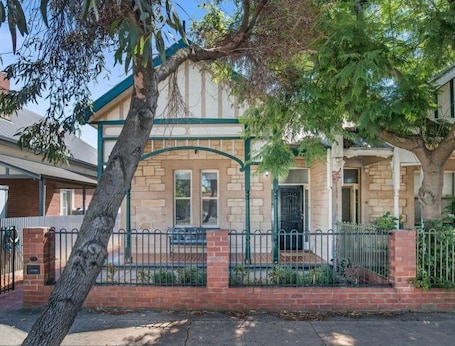 Exterior. Charming! 3 Bed Garden by Beach