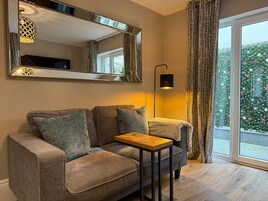 City Apartment | 1 bedroom, hypo-allergenic bedding, down duvets, desk