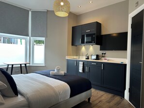 Standard Room | 1 bedroom, hypo-allergenic bedding, down comforters, desk