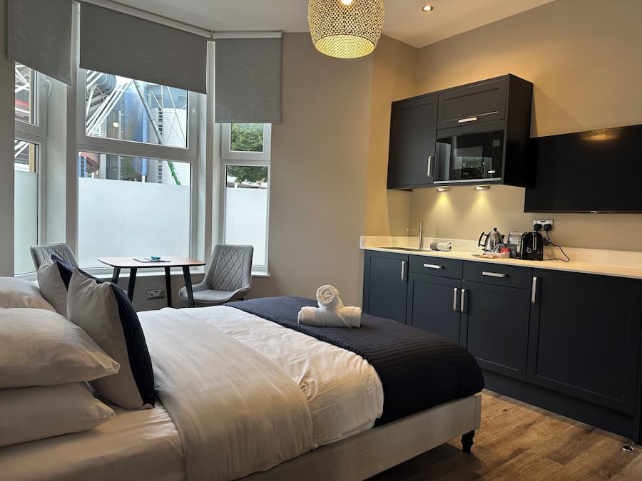 Standard Room | 1 bedroom, hypo-allergenic bedding, down comforters, desk