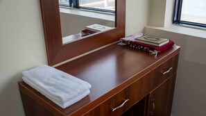 Double Room | Peti besi dalam bilik, langsir/tirai gelap terus, Wi-fi percuma