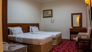 Habitación individual | Caja de seguridad en la habitación, cortinas blackout y wifi gratis 