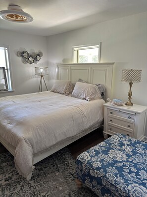 4 bedrooms, iron/ironing board, WiFi, bed sheets