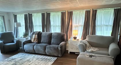 The Fuller House! Charming! Convenient! A straight drive to downtown!!