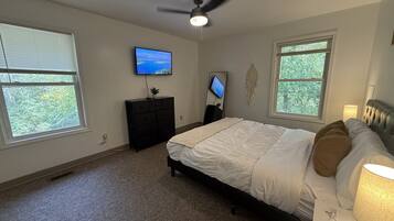 3 bedrooms, iron/ironing board, free WiFi, bed sheets