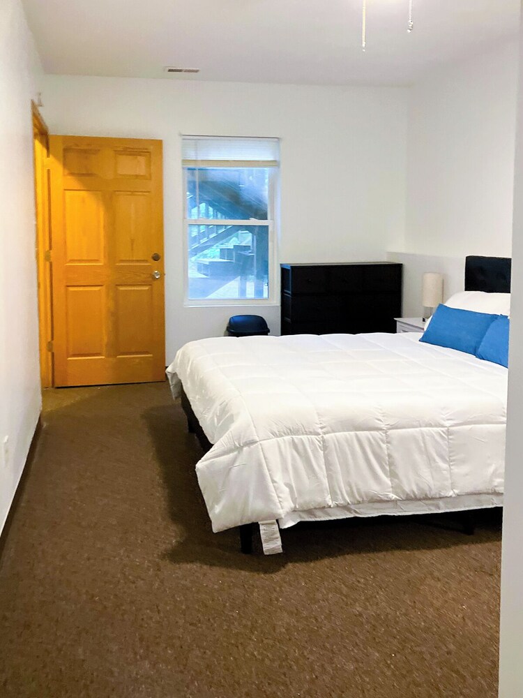 Charming 3BR / 2BA Apartment in IL Vrbo