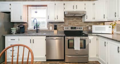 Heavenly Fox Cottage-Minutes from Cowanesque Lake