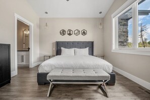 4 Schlafzimmer, Schreibtisch, Reisekinderbett, kostenloses WLAN