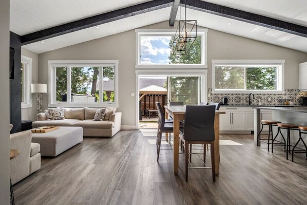 TV, fireplace, table tennis, stereo