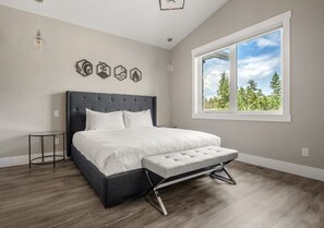 4 makuuhuonetta, työpöytä, vauvan matkasänky, ilmainen Wi-Fi