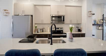 Westend Escape -- 8 min from West Edmonton Mall!