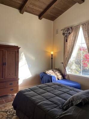 1 quarto, Wi-Fi de cortesia, roupa de cama