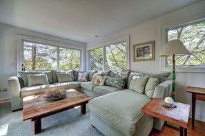 Living area - Steps to the beach! Relax and Enjoy! (Amagansett)