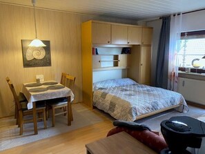 2 bedrooms, travel cot, free WiFi