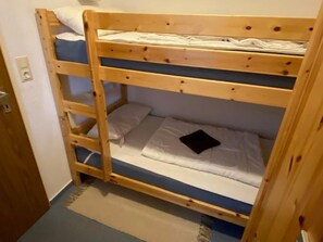 2 室のベッドルーム、旅行用ベビーベッド、WiFi (無料)