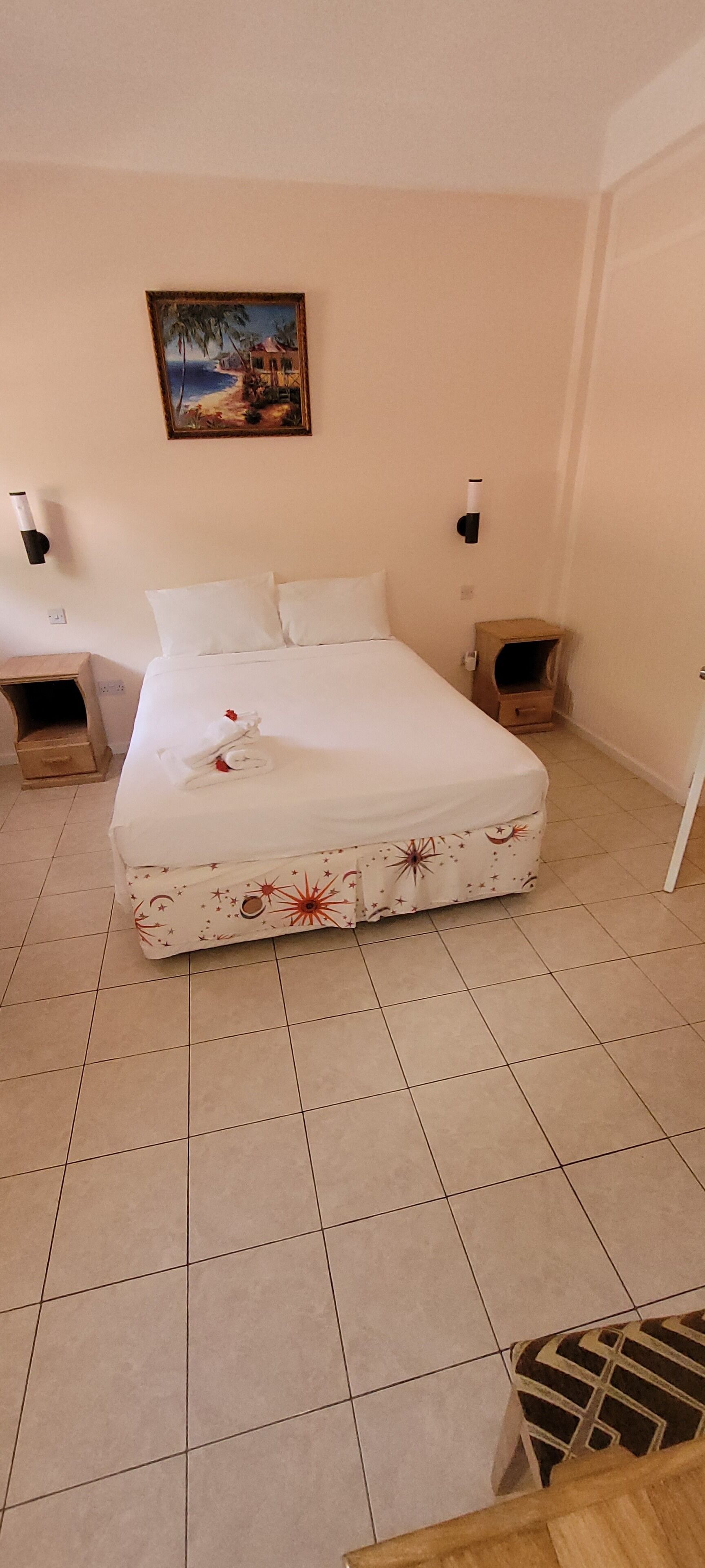 1 habitación, tabla de planchar con plancha, wifi y ropa de cama 