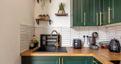 Cosy 3 bedroom Home In Glasgow City with Free Parking