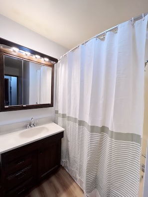 Shower, hair dryer, towels, soap - Hot tub, Nature, Parks and Beaches! Right in between Holland and Grand Haven. (West Olive)