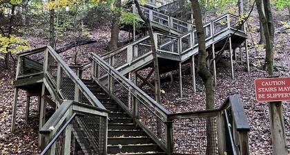 Hot tub, Nature, Parks and Beaches! Right in between Holland and Grand Haven.