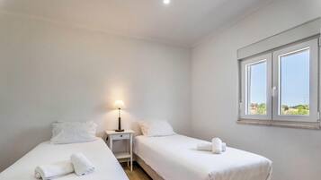 2 quartos, ferros/tábuas de passar roupa, Wi-Fi de cortesia