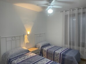 3 bedrooms, iron/ironing board, WiFi - Charmant Villa Pour 6 Personnes A 300m DE LA Plage, Calafat, Wifi (AMETLLA DE MAR)