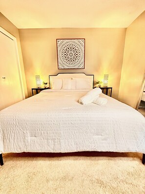 2 habitaciones, escritorio, tabla de planchar con plancha y wifi