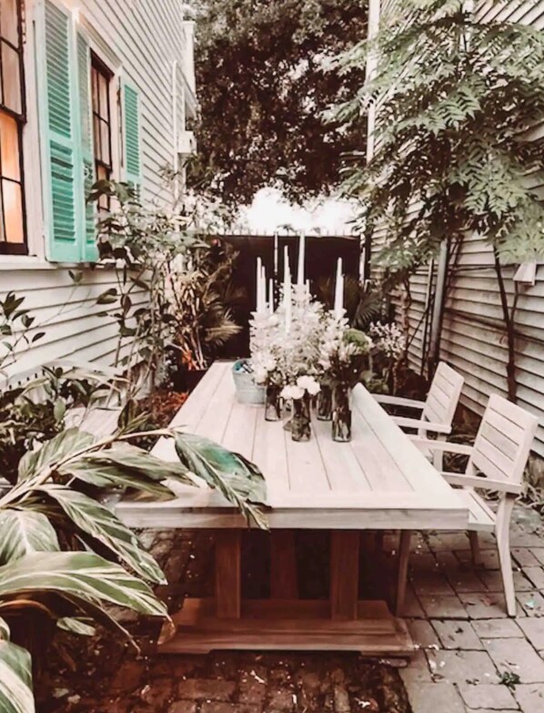 Outdoor dining