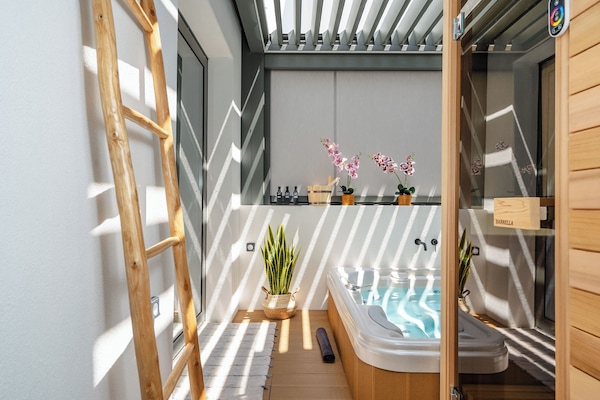 Premium Suite, Balcony | Room amenity