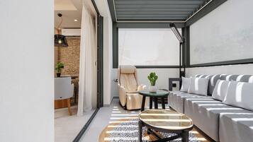 Premium Suite, Balcony | Living area | Smart TV